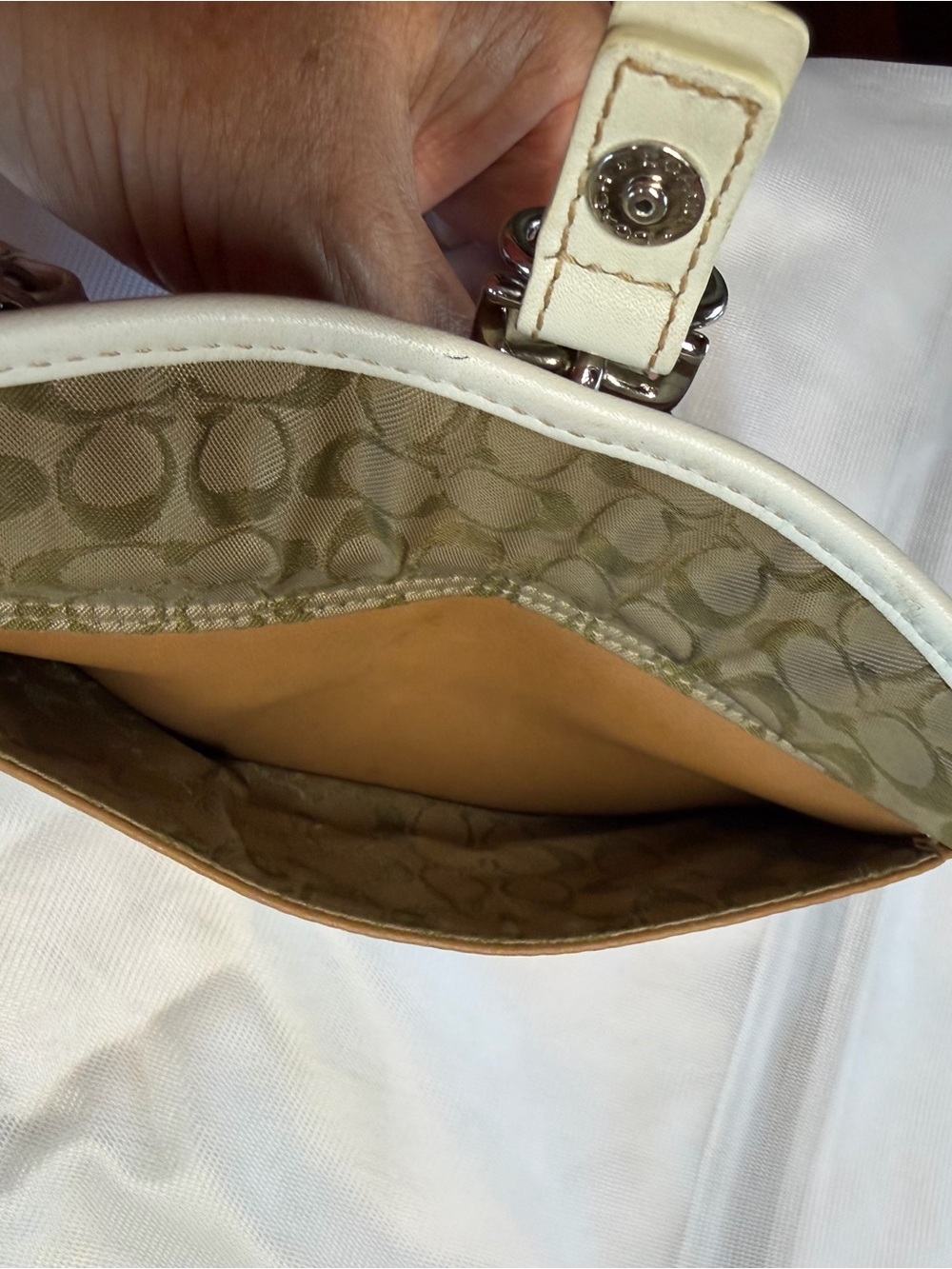 Coach Vintage Y2K Tan Leather & White Trim Wristlet with Signature C Lining - Picture 4 of 6